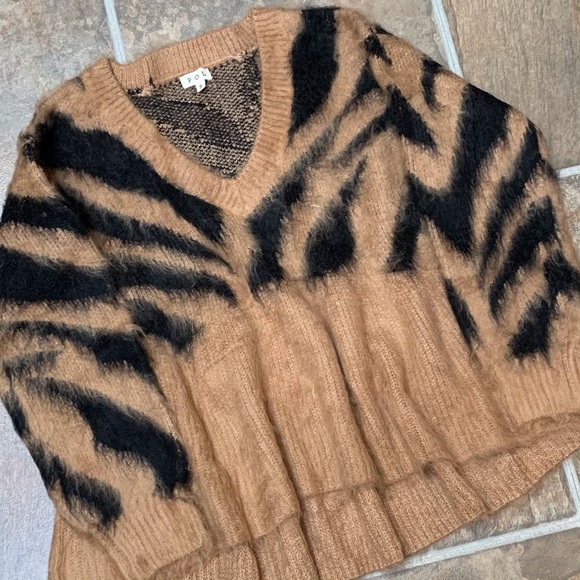 🔴 POL Camel Black Zebra Mohair Peplum Sweater Top - Picture 5 of 9